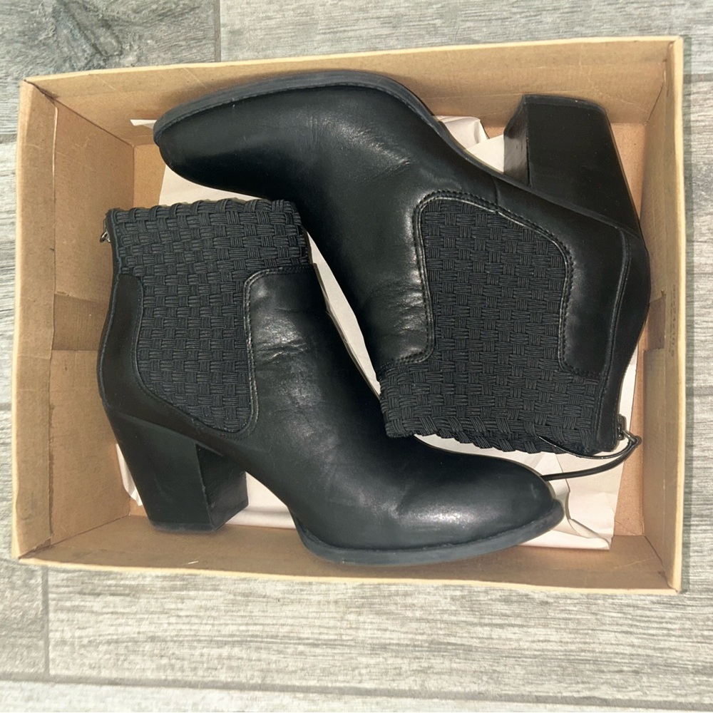 🖤 Jessica Simpson Yeni Ankle Bootie. Black Leather Size 10 😍